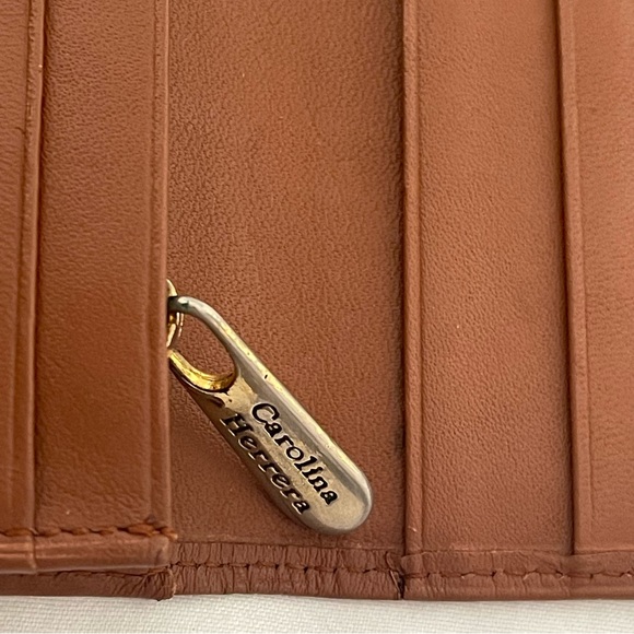 Vintage Carolina Herrera Made in Italy wallet in rich supple leather - Picture 8 of 9